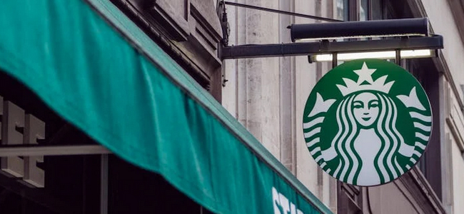 星巴克没有一句文案的广告，却是吸引人的宣传