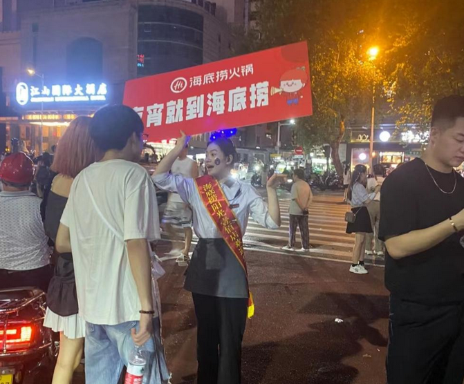 海底捞定位变了吗，选霸王茶姬创始人有哪些战略布局？