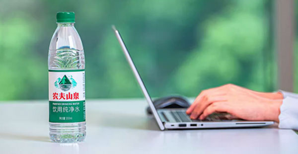 农夫山泉绿瓶水布局品牌战略，低价抢占市场高地